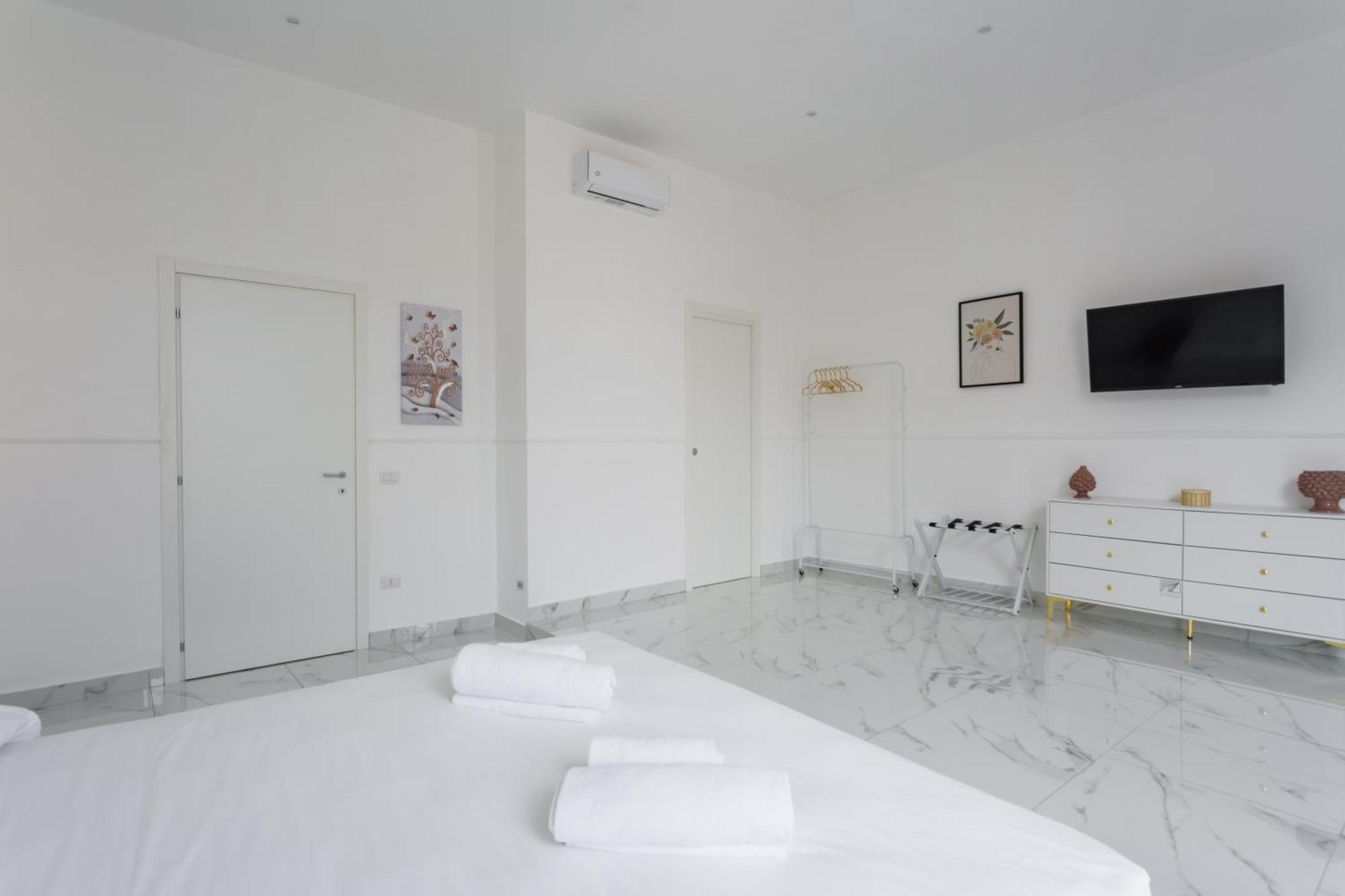 Golden Suites By Dimorra Neapel Exterior foto